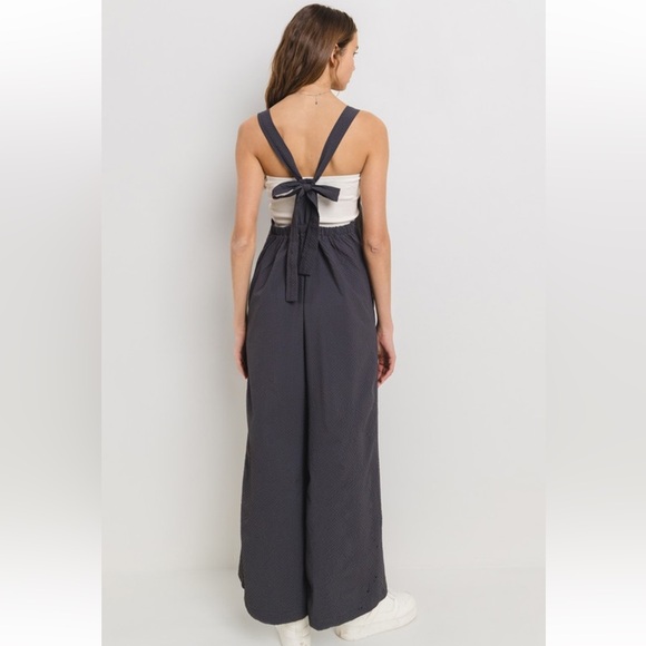 03 Fabulous Textured Wide-Leg Jumpsuit - Picture 5 of 6